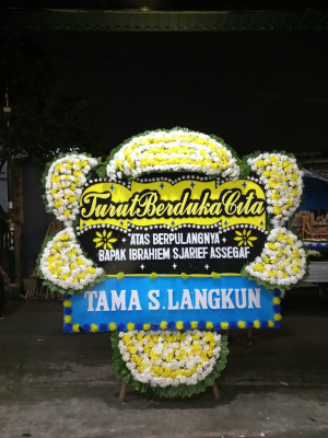 Papan Bunga Duka di Panawangan